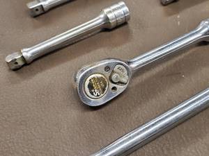 lot 85 image: Snap-On 38 Drive Ratchet  Breaker Bar & Extensions