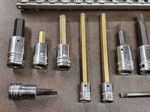 lot 172 image: Snap-On Standard & Metrics Tourques bits & Hex Head Sockets Lot
