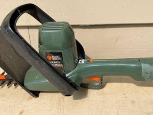lot 187 image: Black and Decker 16 Inch Electric Hedge Trimmer