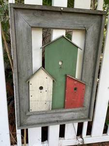 lot 285 image: Wooden Birdhouse Themed Lawn Art