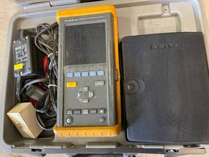 lot 293 image: Fluke 98 Automotive  Scope in Original Case