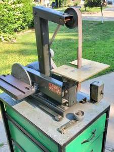lot 255 image: Harris Macinery BeltDisc Sander Mounted On a (3) Drawer Rolling Cart