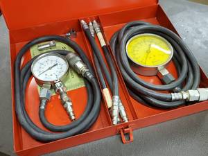 lot 207 image: Snap-On Air Pressure Gauge Set