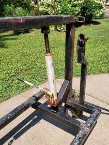 lot 226 image: Heavy Duty Engine Hoist With Trailer Hitch