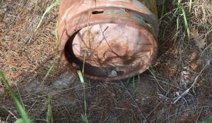lot 42 image: Large propane tank