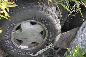 lot 63 image: Set of 4 Tires and Rims Michelin LTX MS