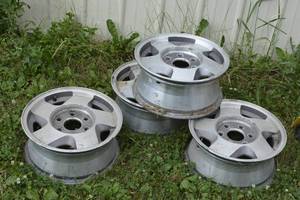 lot 65 image: Complete set Rims