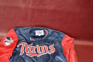 lot 34 image: Vintage Twins Jacket Size Medium
