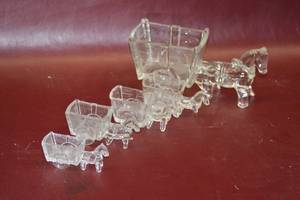 lot 40 image: Horse and Carriage decor