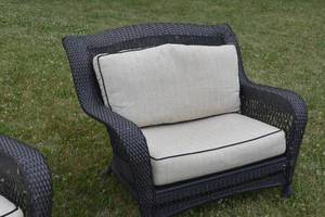 lot 20 image: High End Extended chairmini loveseat outdoor piece -matching lots 17-20