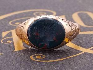 lot 23 image: Antique Intaglio Bloodstone Cameo Gold Ring