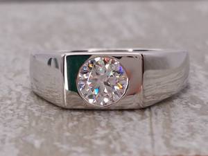 lot 40 image: Bella Moi Engraved 1.03 Carat Moissanite Statement Ring