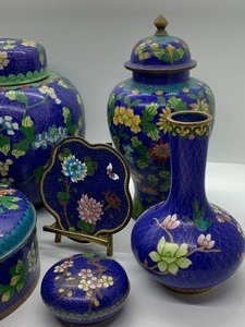 lot 5 image: Lovely Blue Cloisonn Items
