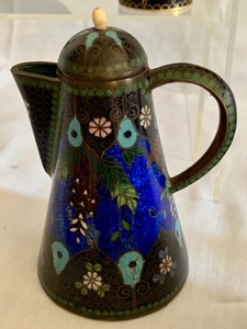 lot 10 image: (17) Pieces of Beautiful  Cloisonn Collectibles