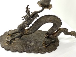 lot 44 image: Japanese Dragon Motif Candle Holder