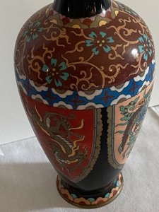 lot 55 image: Lovely Japanese EnamelCloisonn Style Vase