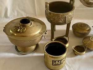 lot 60 image: Variety of Korean Brass Items