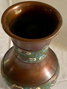 lot 64 image: Vintage Champlev Vase