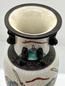 lot 136 image: Chinese Decorative Vase