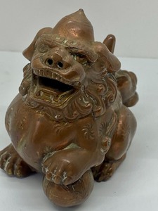 lot 138 image: Small Foo Dog Figurines