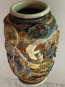lot 129 image: Lovely Vase w Raised Relief