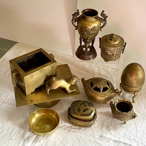 lot 133 image: Variety Brass Decor