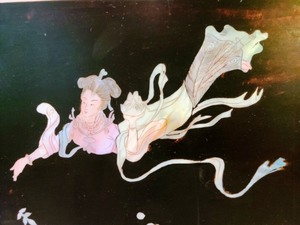 lot 80 image: Mother Of Pearl Inlaid Table Screen