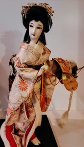 lot 82 image: Japanese Dolls