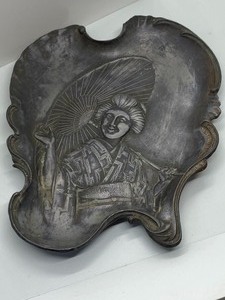 lot 226 image: Geisha Figurine Metal Tray and Vintage Silver Hair Comb