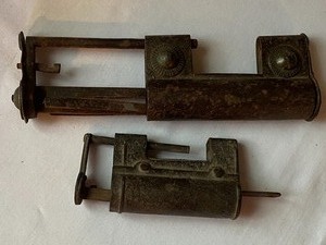 lot 213 image: Two Korean Antique Locks w Keys
