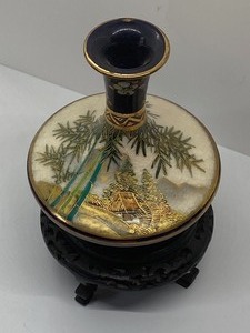 lot 197 image: Small Beautiful Vase w Stand