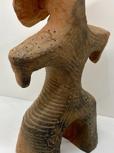 lot 196 image: Japanese Hanawa Clay Figurine
