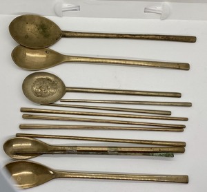 lot 189 image: Vintage Korean Brass Serving Spoons & Chopsticks
