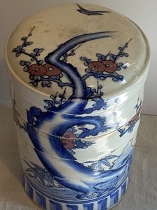 lot 181 image: Early 1900s Japanese Ceramic Lunch Box