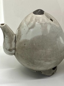 lot 184 image: Two Antique Korean Yi Dynasty Water Droppers