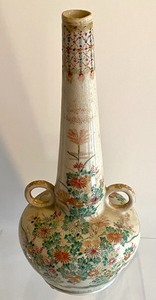 lot 180 image: Lovely Japanese Long Necked Vase