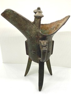 lot 148 image: Chinese Jue Ceremonial Vessel
