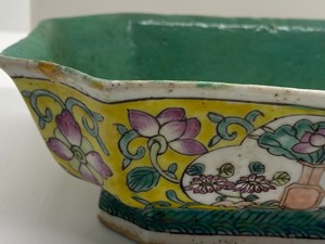lot 147 image: Porcelain Dish