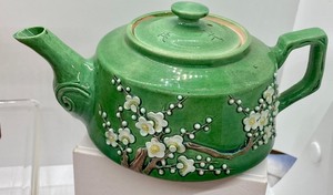 lot 170 image: Variety of Japanese Teapots