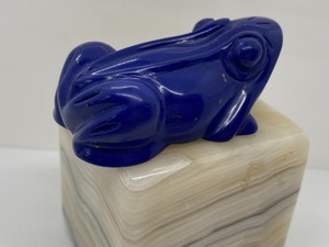lot 157 image: Lapis Carved Frog Figurine and Marble Base