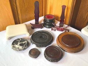 lot 265 image: Variety of Decorative Vase and PlatePicture Stands