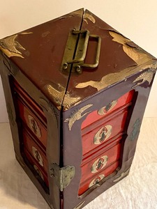 lot 267 image: Antique Lacquer Japanese Lunch Box