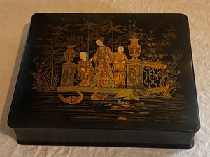 lot 264 image: Lacquer Dresser Top Box
