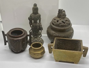 lot 244 image: Variety of Decorative Brass Items