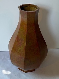 lot 273 image: Japanese Eight-sided Vase