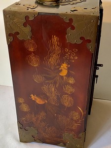 lot 293 image: Beautiful Japanese Jewelry Chest