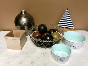 lot 25 image: Home Decor Bundle #1