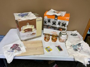 lot 31 image: Home Decor Bundle #2  Vintage Car Hanker-chiefs