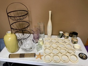 lot 35 image: Home Decor Bundle #3