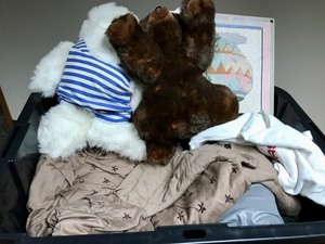 lot 41 image: Stuffed Animals  Blankets  Blow Up Mattress Bin